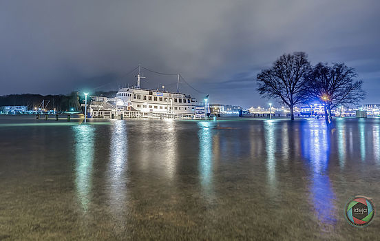 Schwere Sturmflut in Lübeck-Travemünde, verursacht durch Sturmtief Axel am 04.01.2017