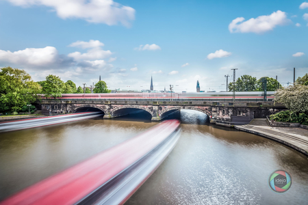 Langzeitbelichtung der Lombardsbrücke in Hamburg